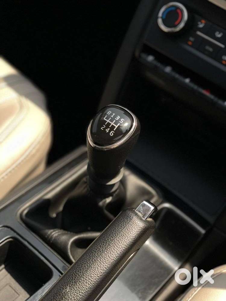 Mahindra Xuv700 2.0 Ax 5 Petrol Mt Str, 2022, Petrol