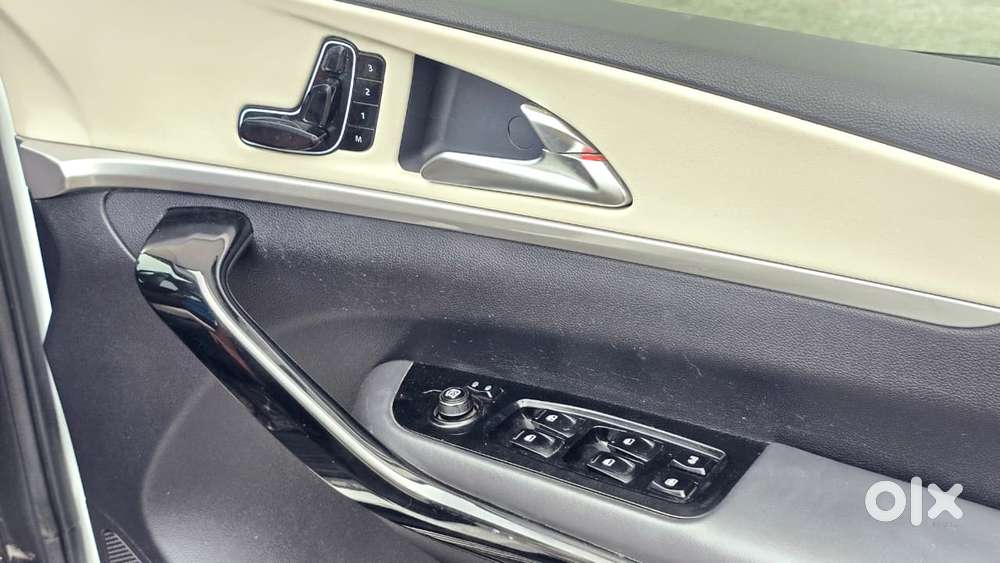 Mahindra Xuv700 2.2 Ax 7 Diesel At Luxury Pack Str, 2022, Diesel