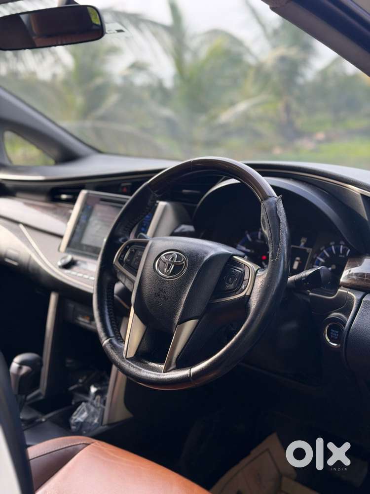 Toyota Innova Crysta 2.8z Automatic, 2016, Diesel