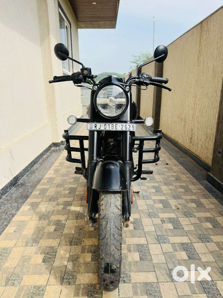 Royal Enfield 2024 motorcycle dark