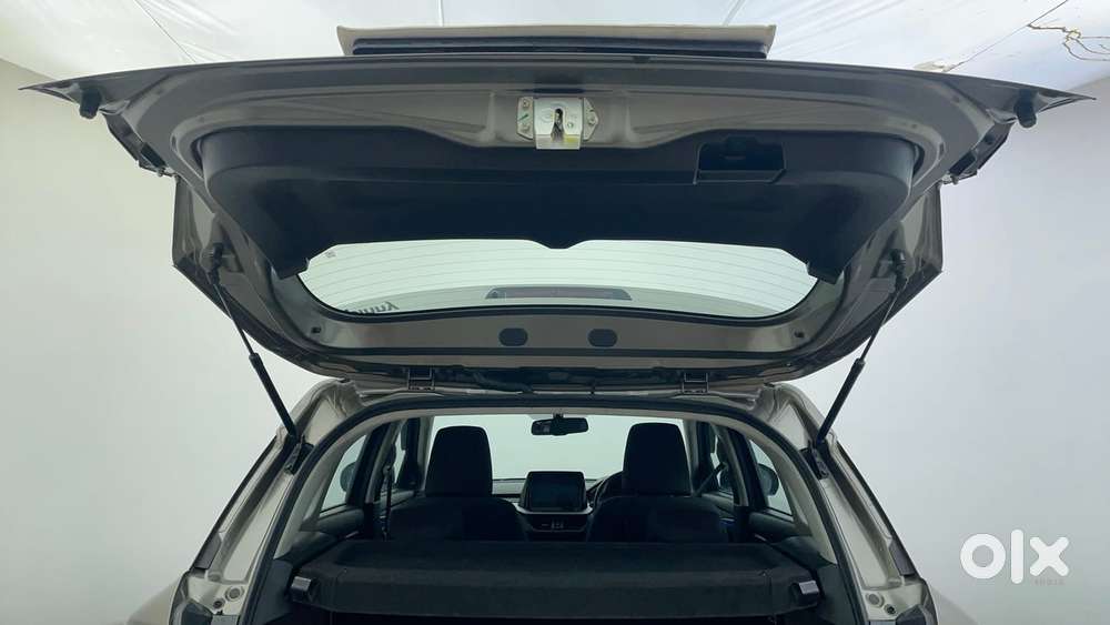 Maruti Suzuki Brezza Zxi Plus At, 2022, Petrol