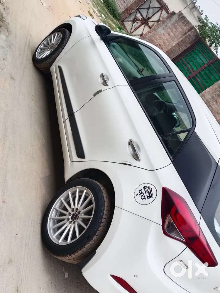 New Battery With Woruntyyy  With New Tyre 
Total New Car 100%genuin