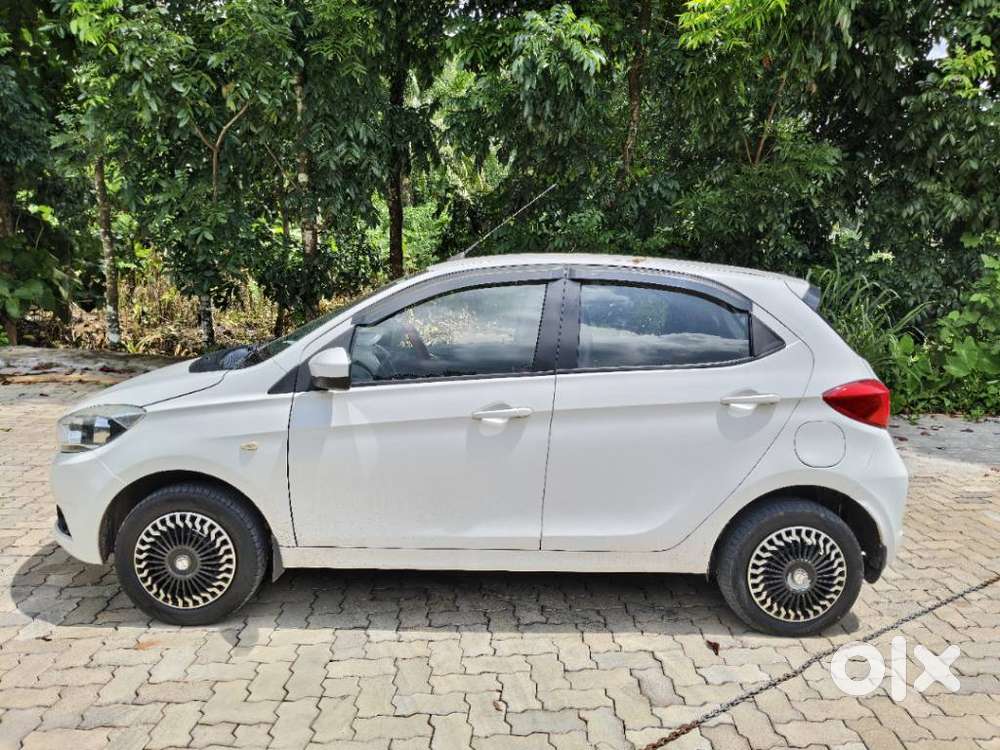 Tata Tiago 1.2 Revotron Xt, 2016, Petrol