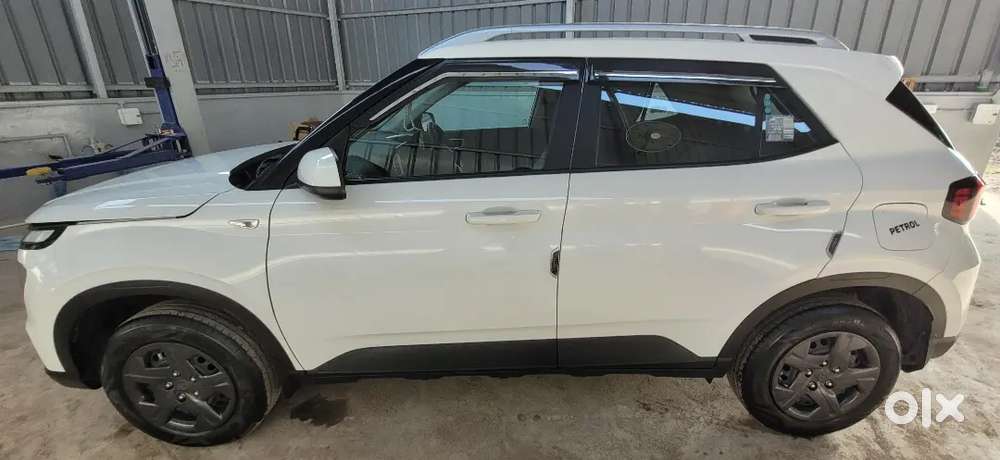 Hyundai Venue 2024 Petrol 11000 Km Driven