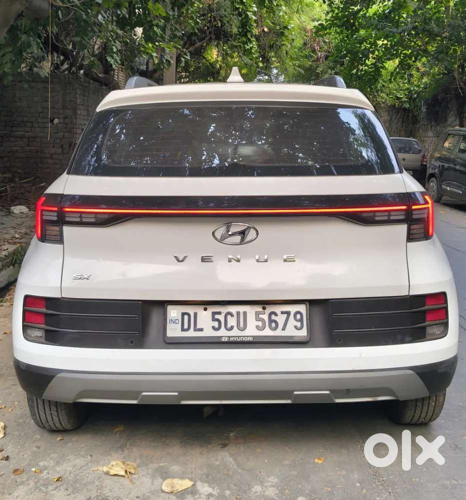 Hyundai Venue Sx 1.2 Petrol | Dec 2022 Model | Low Driven | 1st Owner