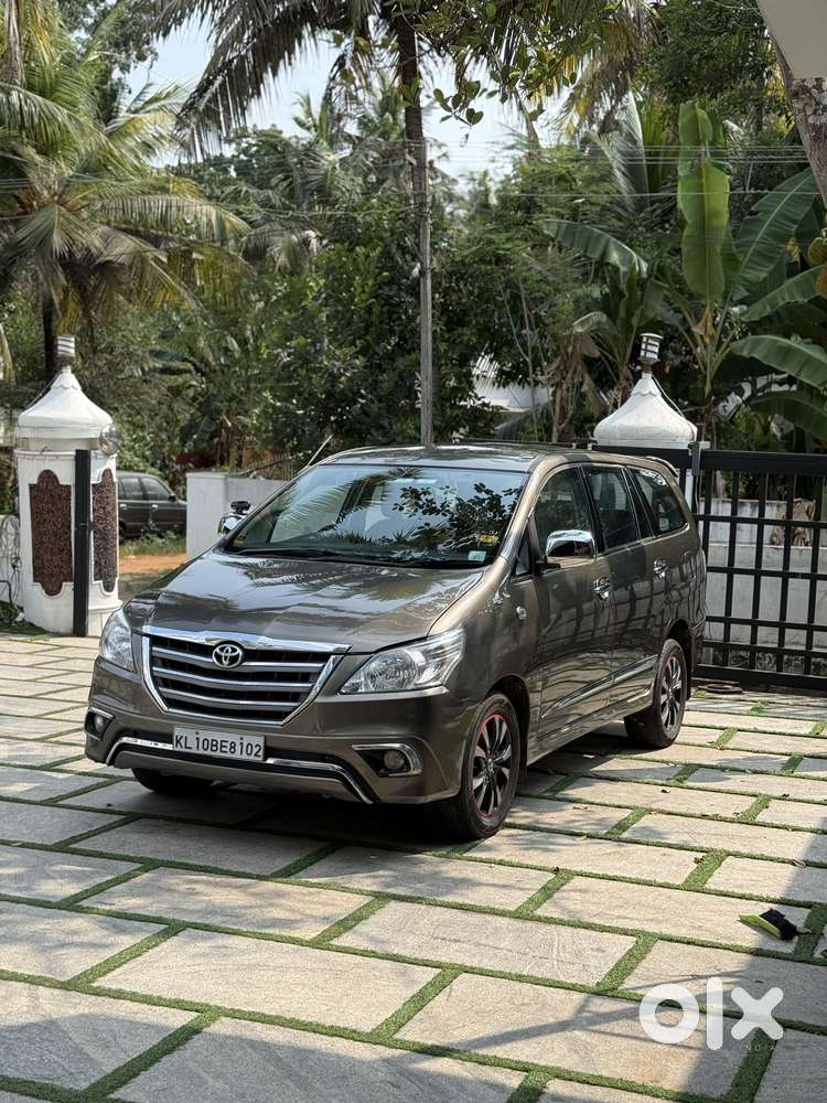 Toyota Innova 2.5 G (diesel) 8 Seater Bs Iv, 2016, Diesel