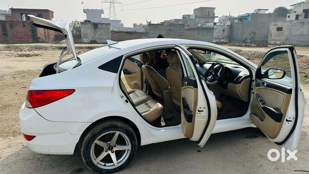 Hyundai Fluidic Verna 2015 Diesel 180000 Km Driven