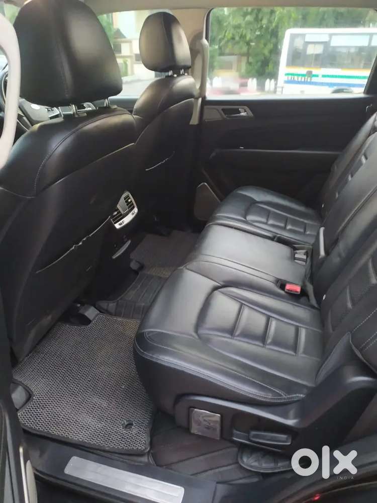 Mahindra Alturas G4 Automatic
