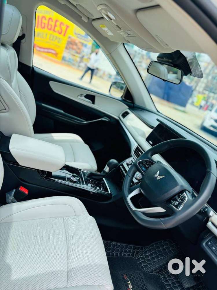 Mahindra Xuv700 2.2 Ax 7 Diesel At Luxury Pack Str Awd, 2025, Diesel