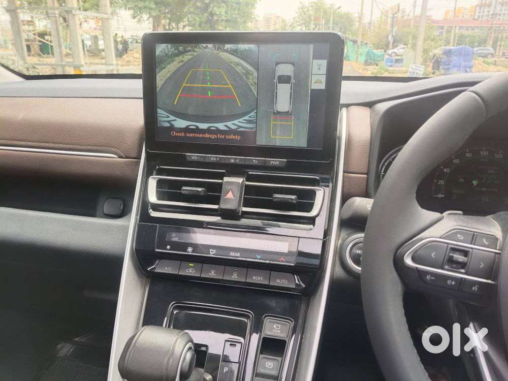 Toyota Innova Hycross 2.0 Vx (o) Hybrid 7 Str, 2025, Petrol