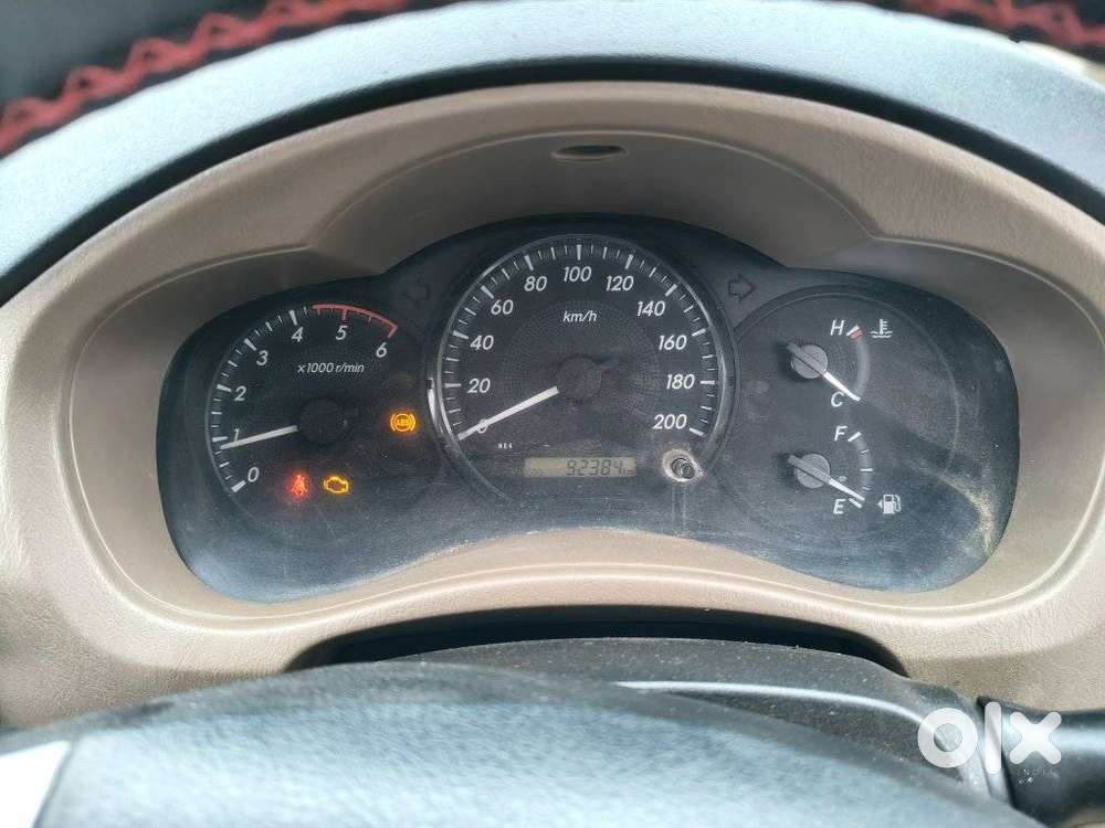 Toyota Innova 2.5 Gx (diesel) 8 Seater Bs Iv, 2015, Diesel
