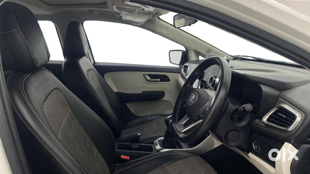 Tata Altroz Xz Plus (s), 2023, Petrol