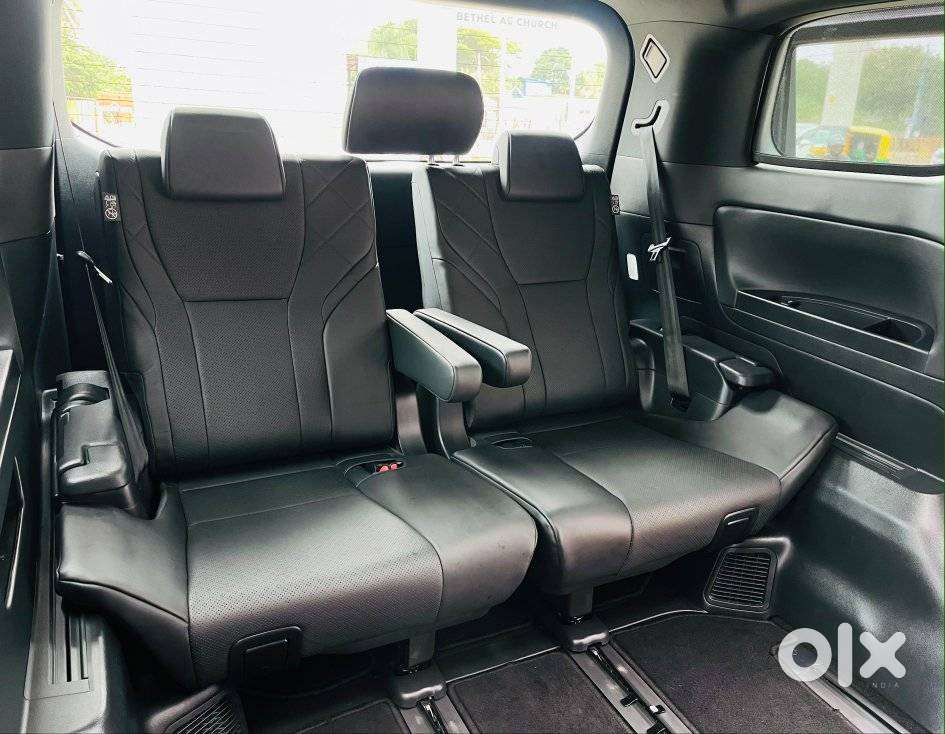 Toyota Vellfire 2.5 Executive Lounge, 2025, Petrol