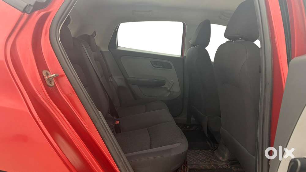 Tata Altroz 1.2 Xe, 2020, Petrol