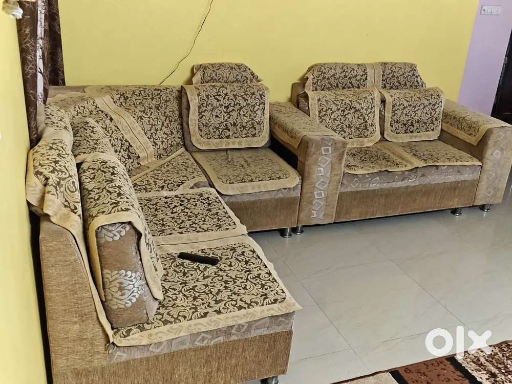 5 seater sofa for sell in pristine condition