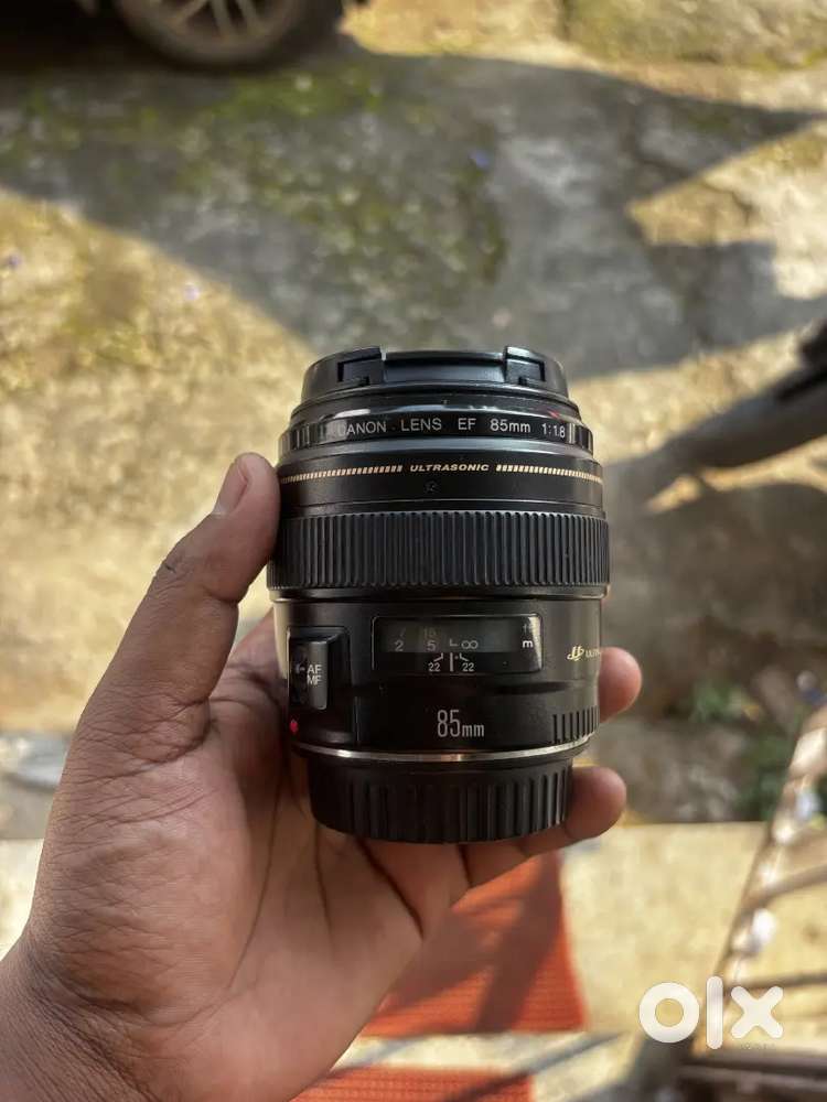 Canon EF mount 85mm 1.8 lens at 15000/- only