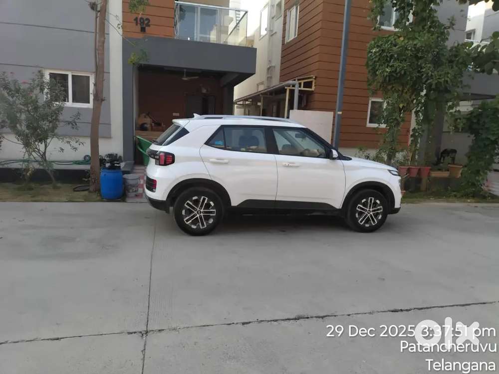 Venu Sx Diesel 1.5 Showroom Track Vehicle