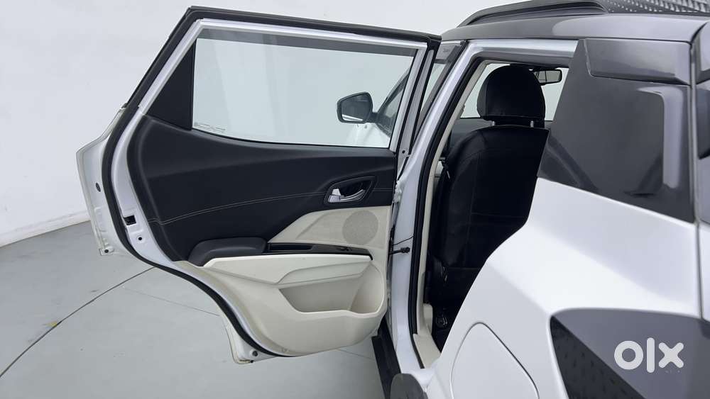 Mahindra Xuv 3xo Ax7l Petrol Mt, 2024, Petrol