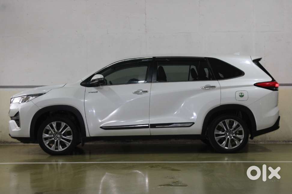 Toyota Innova Hycross 2.0 Zx (o) Hybrid 7 Str, 2023, Petrol
