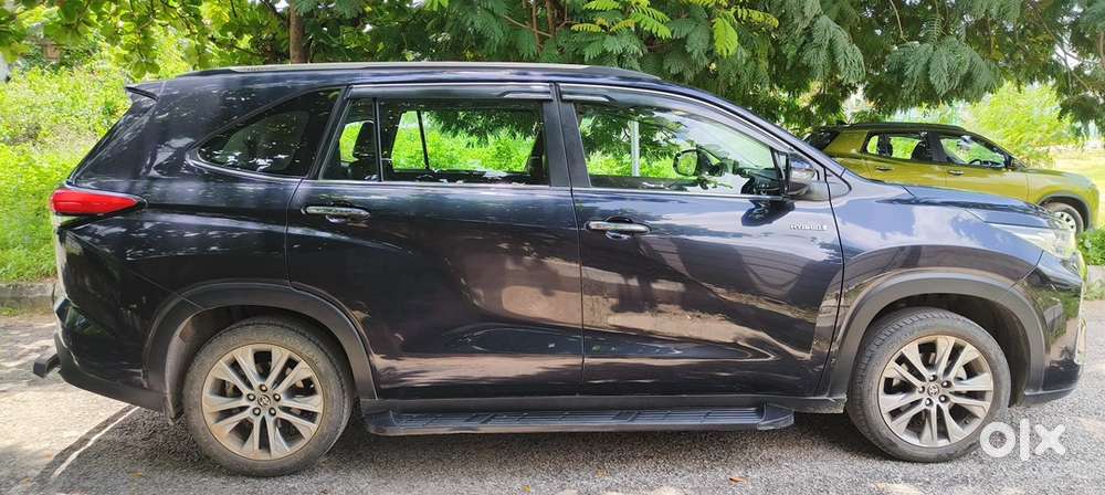 Toyota Innova Hycross 2023 Petrol Good Condition