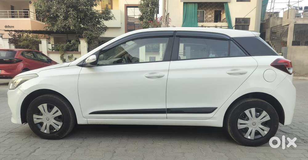 Hyundai Elite I20 Sportz (o) 1.4, 2015, Petrol