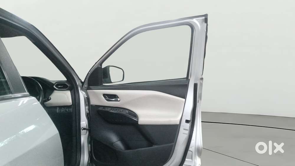 Nissan Magnite 1.0 Xv, 2025, Petrol