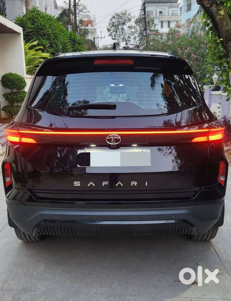Tata Safari Accomplished Plus Dark Edition At, 2023, Diesel