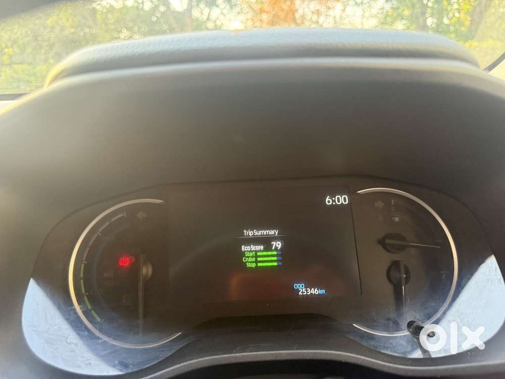 Toyota Innova Hycross 2.0 Zx Hybrid 7 Str, 2023, Petrol