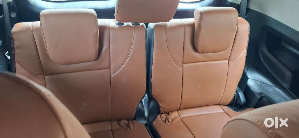 Toyota Innova Crysta 2.8 Gx At 8 Seater, 2017