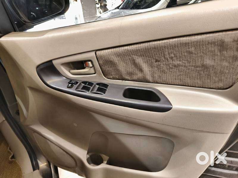 Toyota Innova 2.5 G (diesel) 8 Seater, 2011, Diesel
