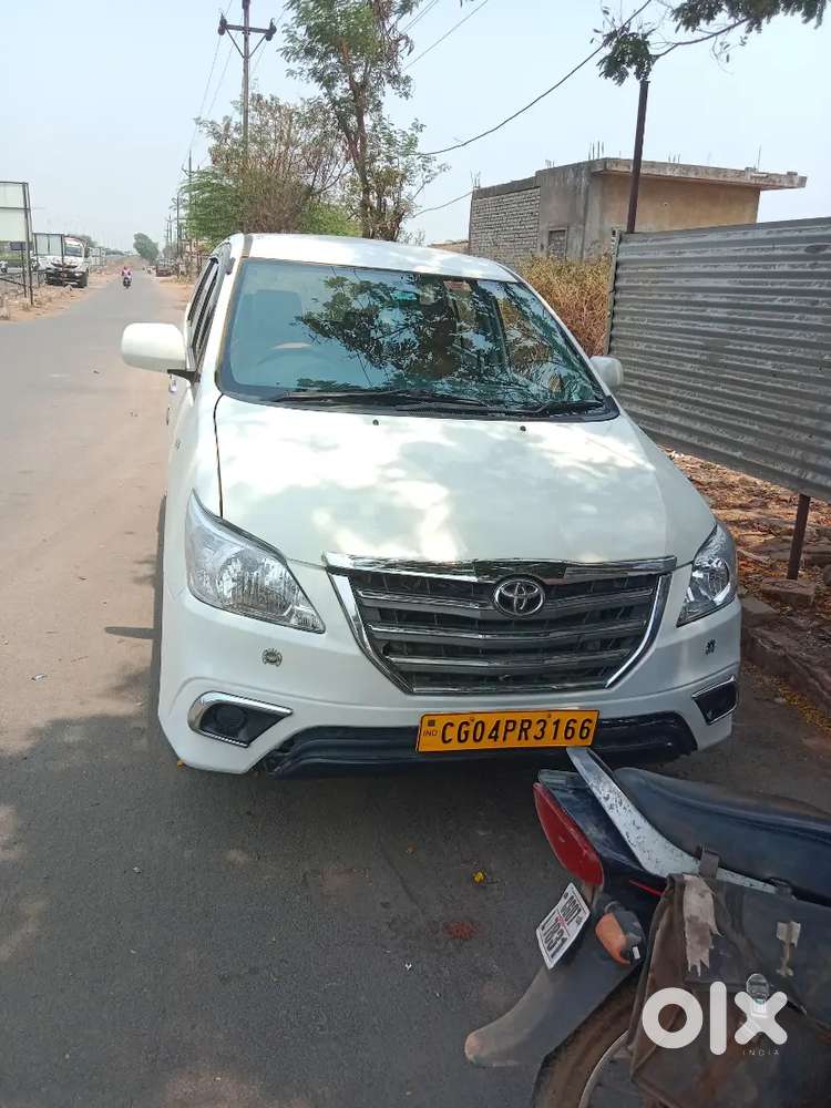 गाड़ी में कोई काम नहीं है चारों टायर न्यू ब्रांड है नहीं बैटरी है