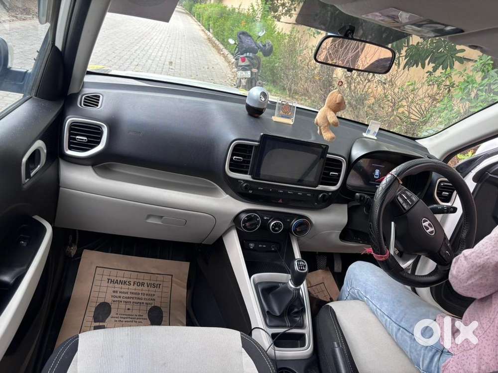 Hyundai Venue 2023 Petrol 12000 Km Driven