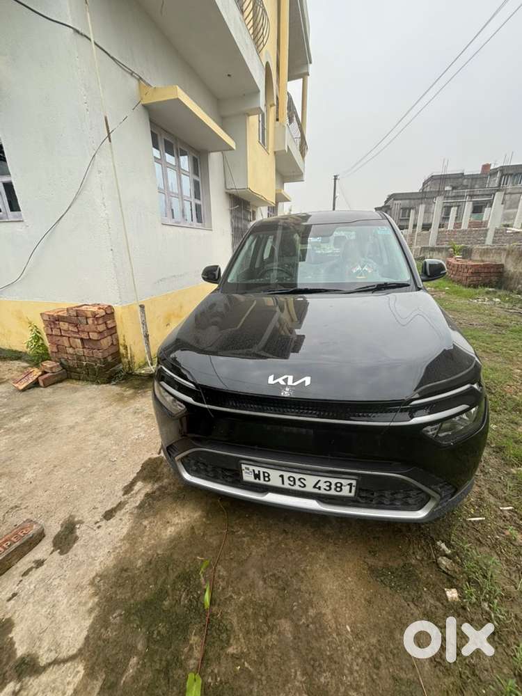 Kia Carens Petrol 2025