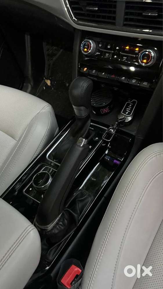 Mahindra Xuv700 2.2 Ax 7 Diesel At Str, 2025, Diesel