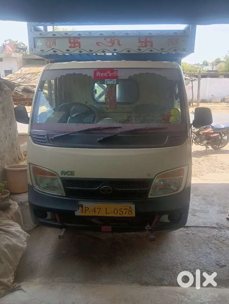 3:30 लख रुपए में देना है गाड़ी के चारों टायर में है पेपर नए हैं