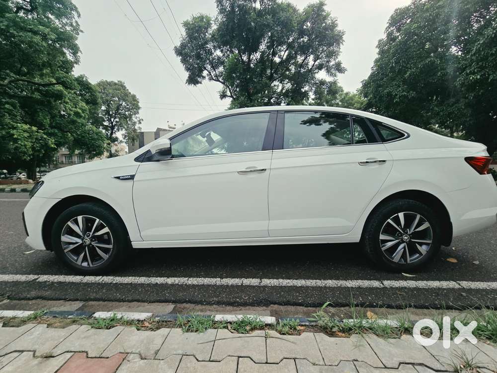 Skoda Slavia 1.0 Tsi Style At, 2023, Petrol