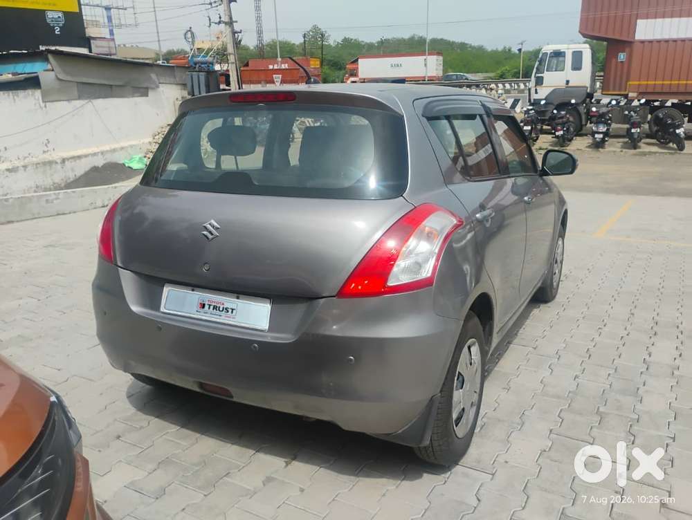Maruti Suzuki Swift Dzire Vxi Optional, 2017, Petrol