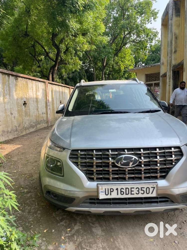 Hyundai Venue 2022 Petrol Well Maintained With Sunroof
