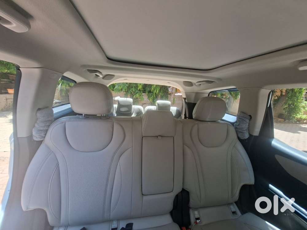Mahindra Xuv700 Ax7 L Petrol At 7-seater  Top Variant  Excellent Con