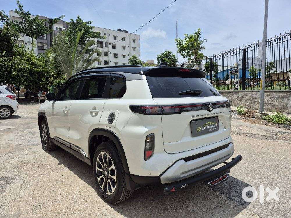 Maruti Suzuki Grand Vitara 1.5 Alpha Smart Hybrid Dual Tone, 2024, P..
