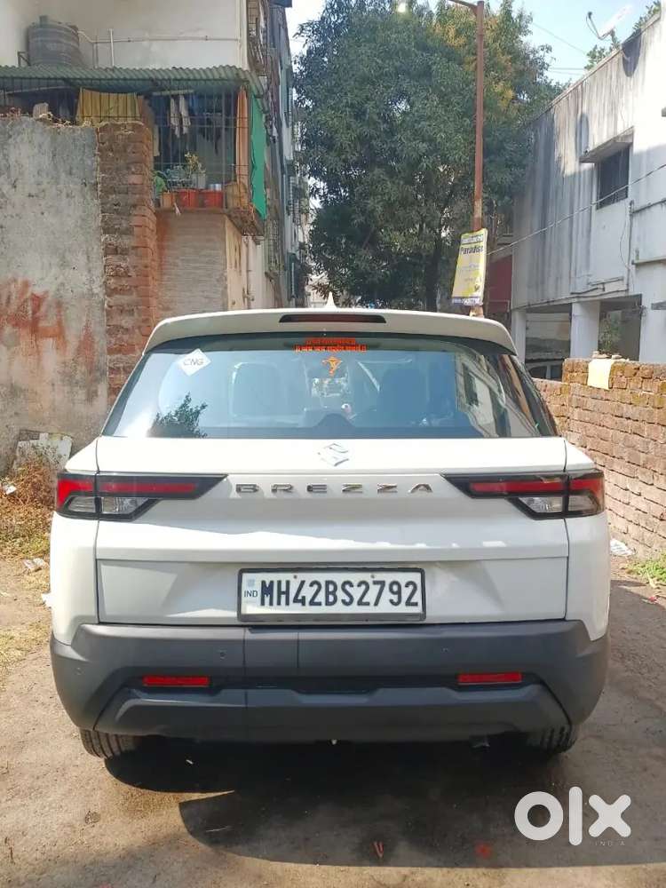 2025 Brezza 1.5 Lxi Petrol+cng, 10000 Km  1st Owner, Insurance Valid .