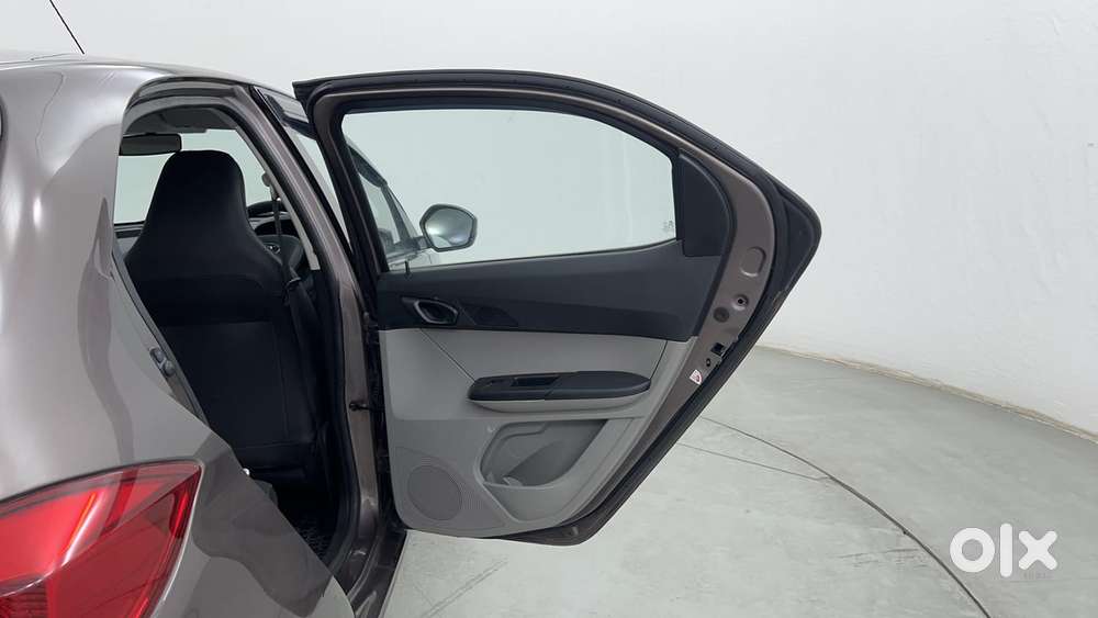 Tata Tiago 1.2 Revotron Xt, 2018, Petrol