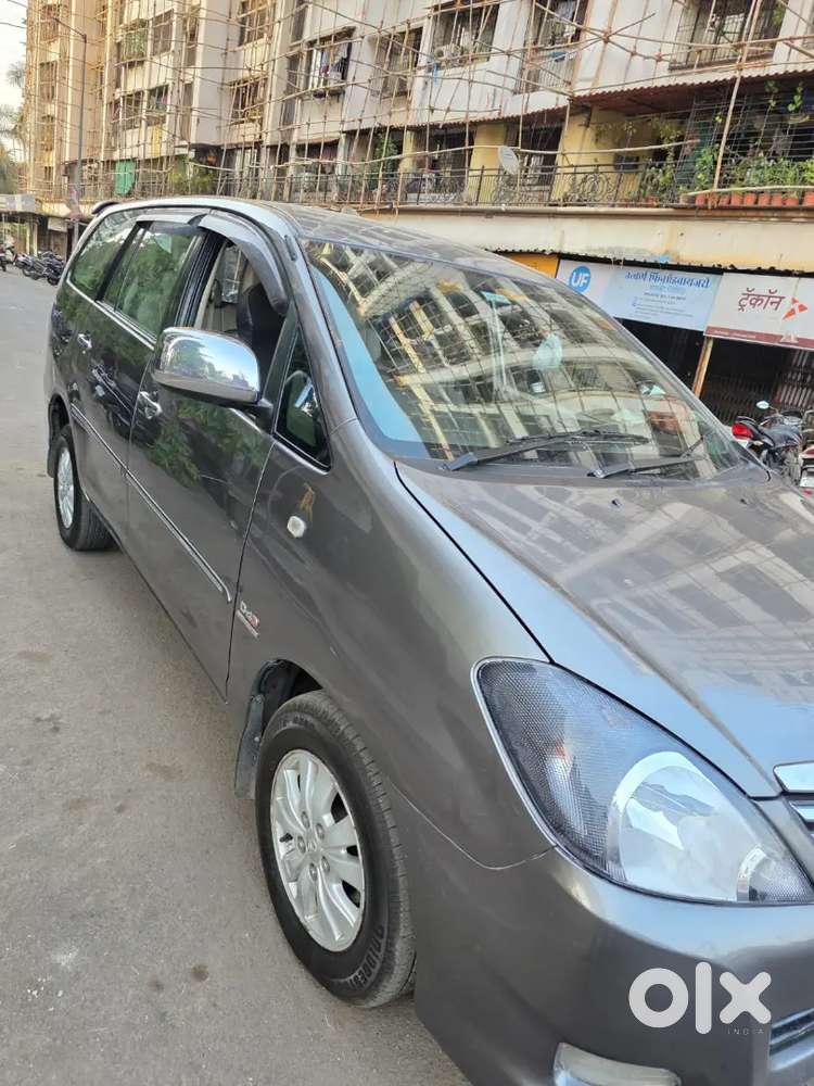 Toyota Innova V 2011