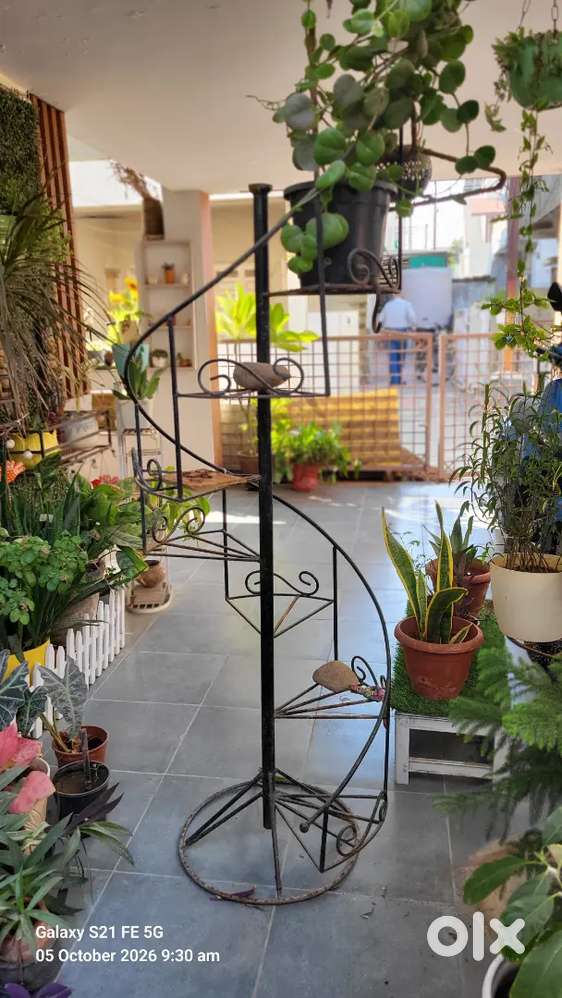 Decorative pot stand
