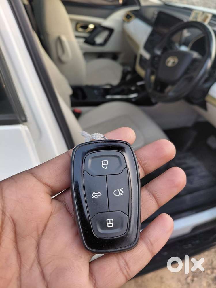 Single Used Safari With Captain Seats For Immediate Sale