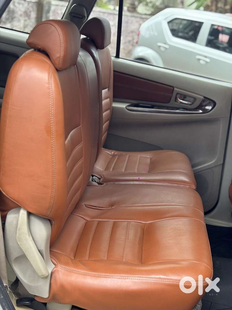 Toyota Innova 2004-2011 2.5 V Diesel 8-seater, 2014, Diesel