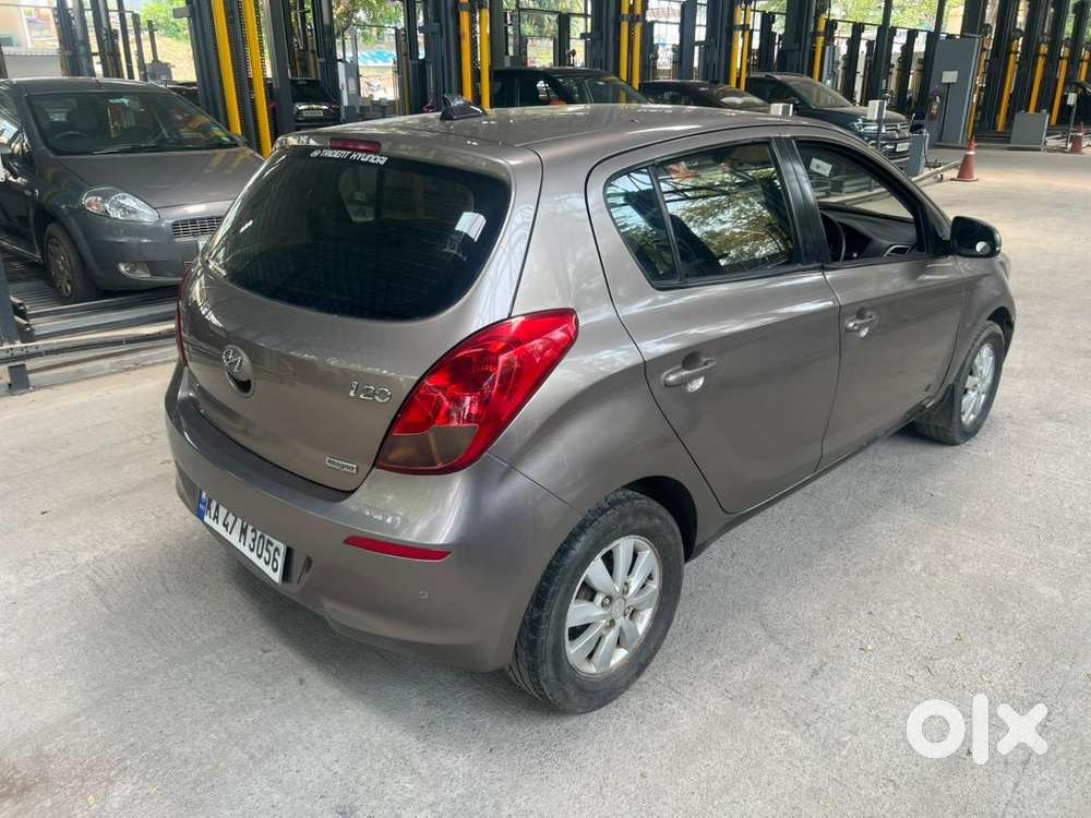 Hyundai I20 2012 Diesel 80000 Km Driven, Brand New Tires