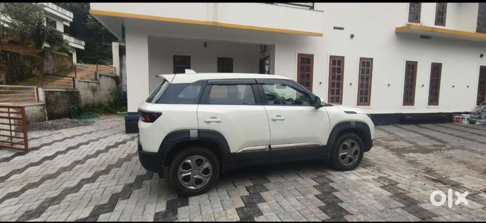 Maruti Suzuki Brezza Vxi At, 2024, Petrol