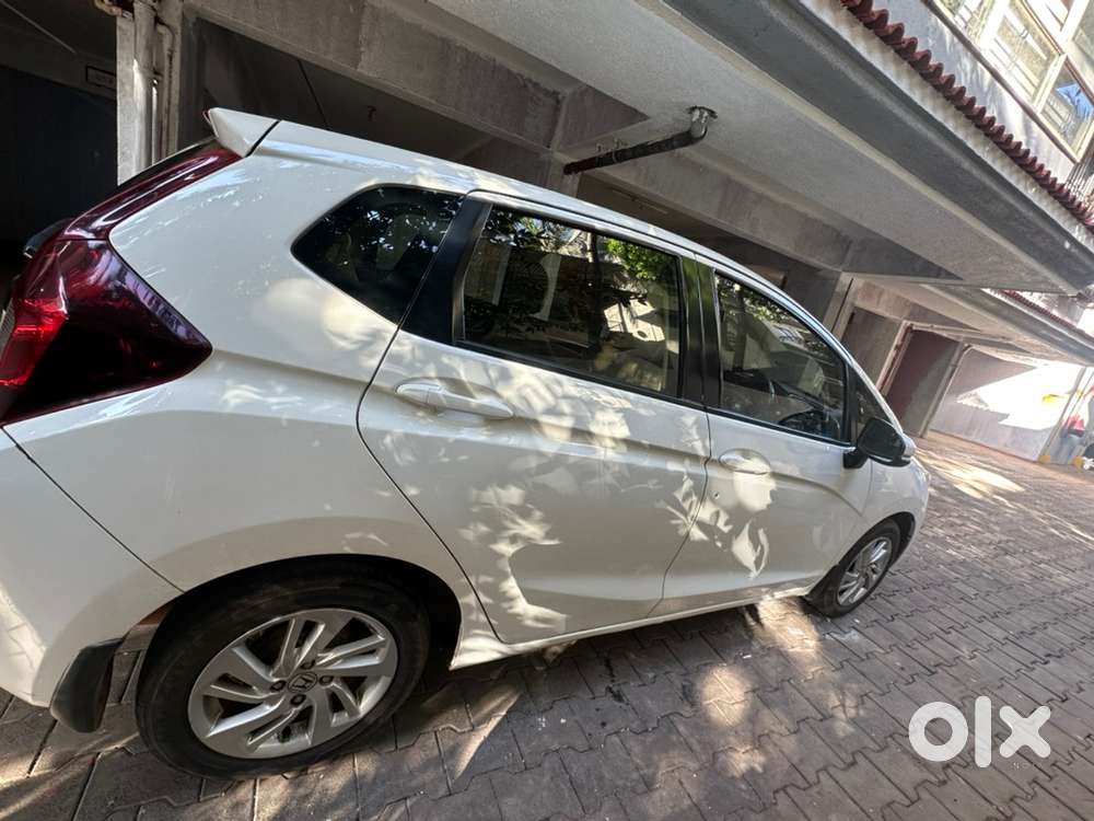 Honda Jazz 2015 | 1st Owner | Petrol Manual | 1.40l Km | ₹3.20l