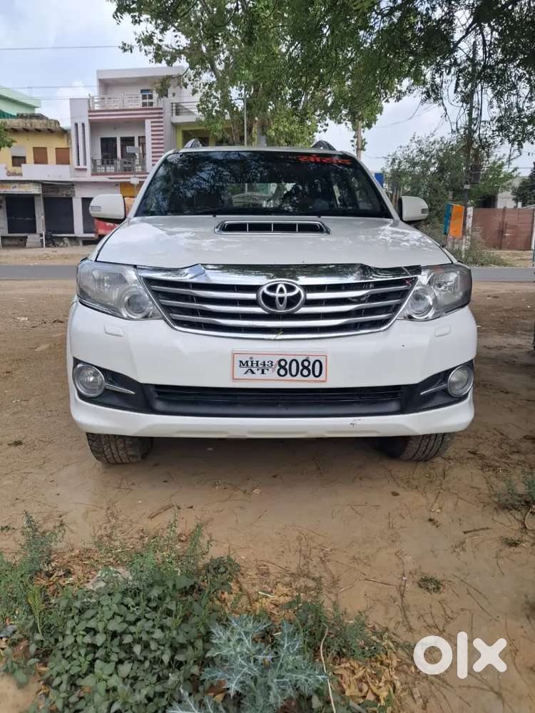 Toyota Fortuner Legender 2015 Diesel 240000 Km Driven